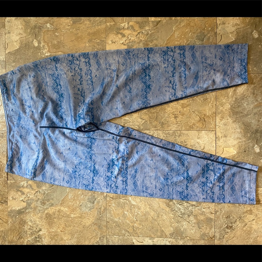 Earth Yoga cropped leggings
